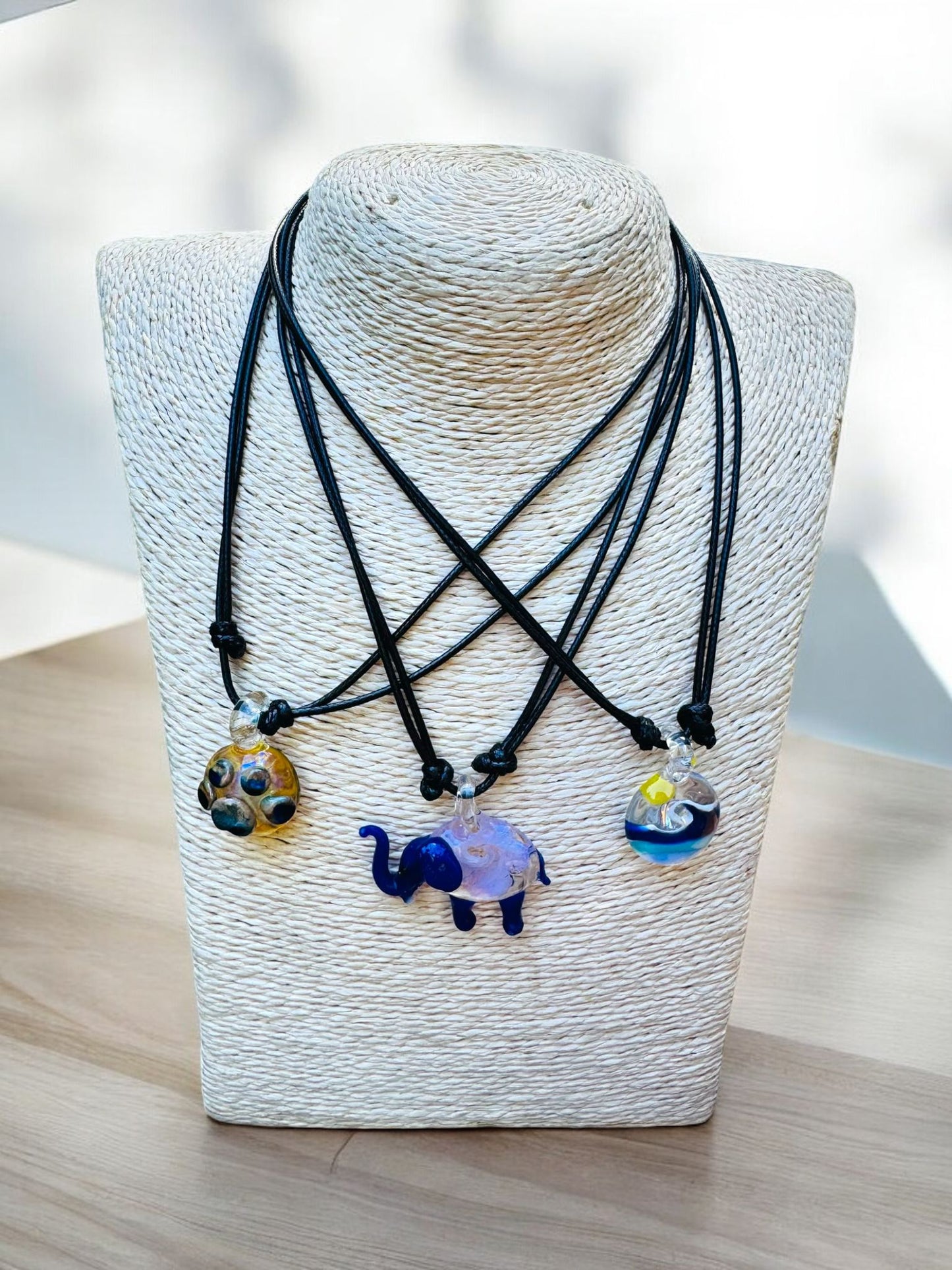 Collares en vidrio soplado